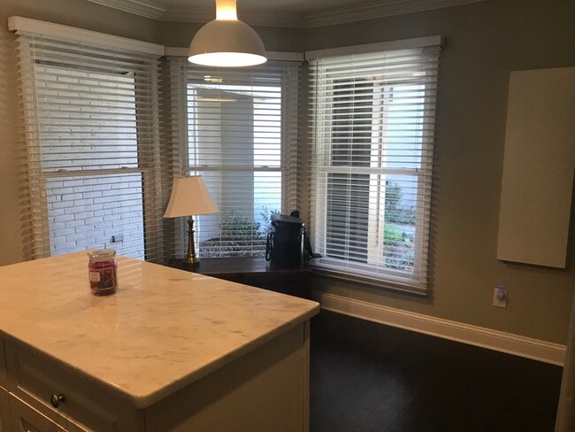 Breakfast Nook - 332 N College St