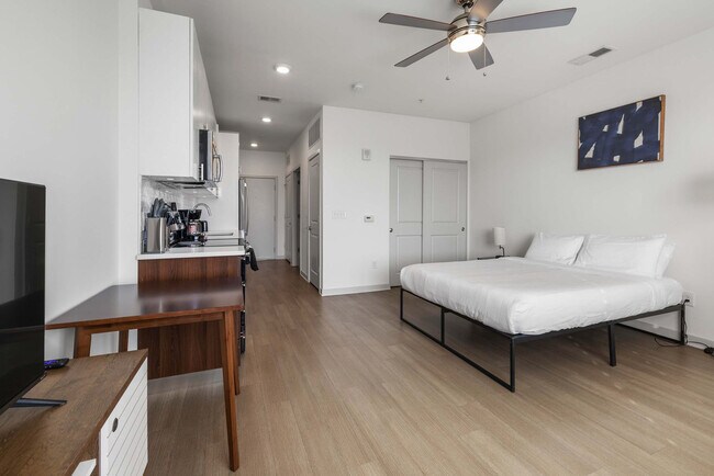 Building Photo - 633 E Main St