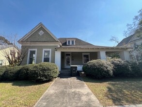 Building Photo - 217 White Oak St