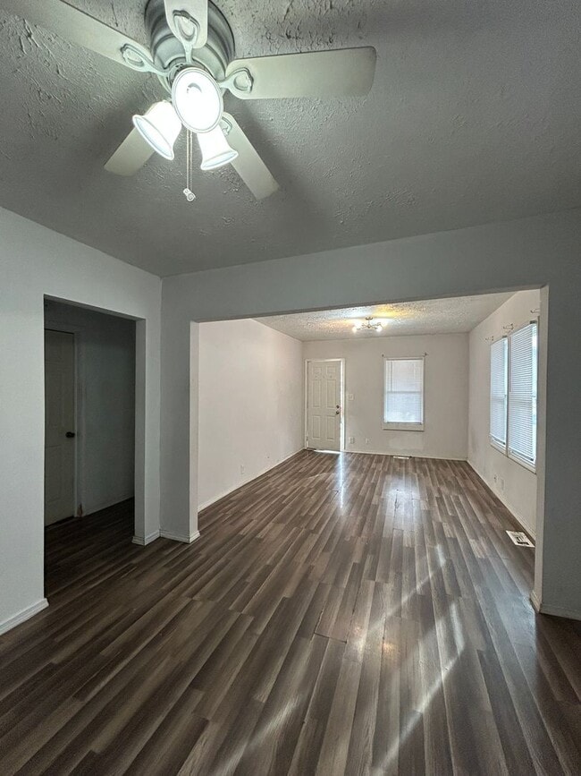 Building Photo - ** Move in Special ** 2-Bedroom, 1-Bathroom Home with Basement – $1,075/Month