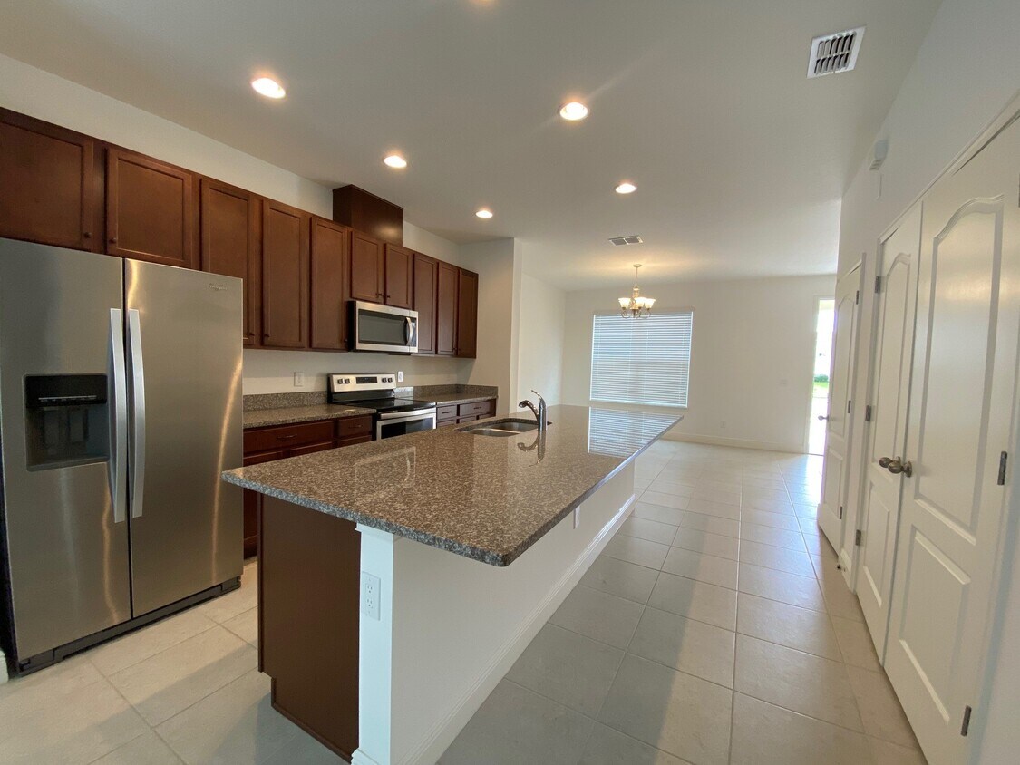 6318 Hamlin Reserve Blvd, Winter Garden, FL 34787 Townhome Rentals in