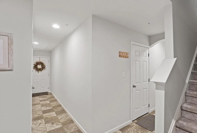 Building Photo - 3005 Meridian Cmns