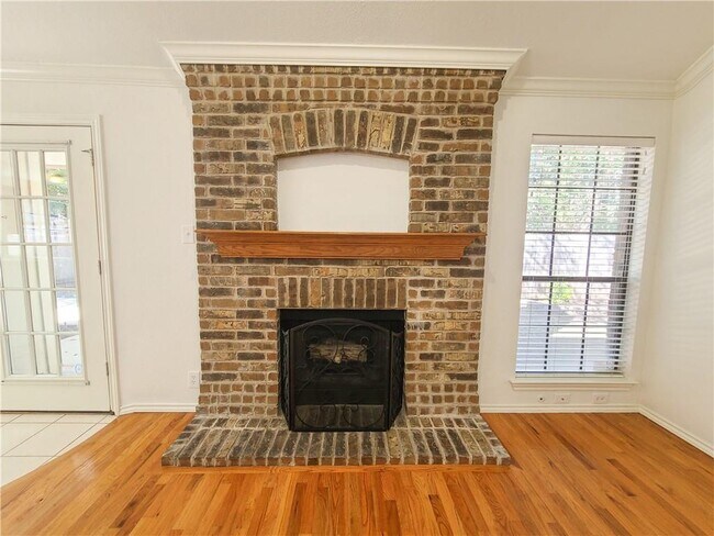 Building Photo - 1006 Redbird Dr