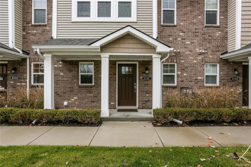 Primary Photo - 1031 N Sherman Dr