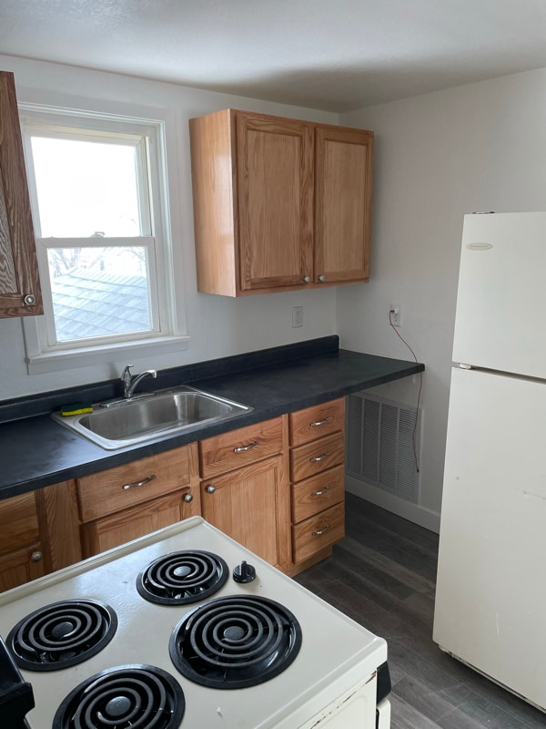 Building Photo - 215 W 2nd St