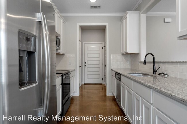 Foto del edificio - 3 br, 2 bath House - 5600 Moose Jaw Circle...