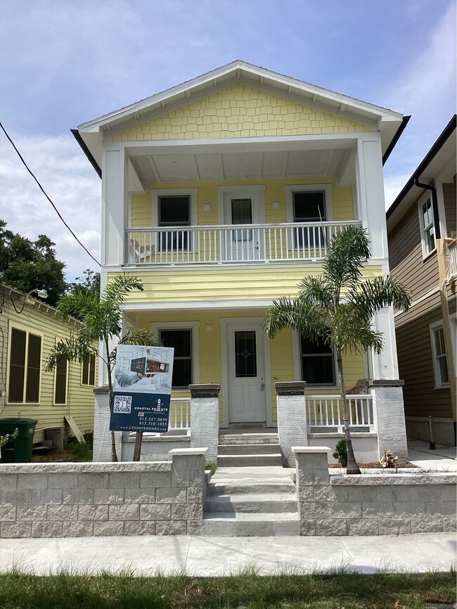 Building Photo - 926 E 11th Ave
