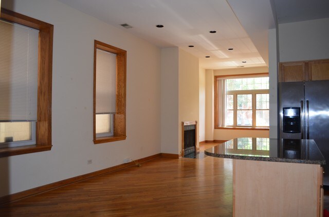 Building Photo - 1535 N Paulina St