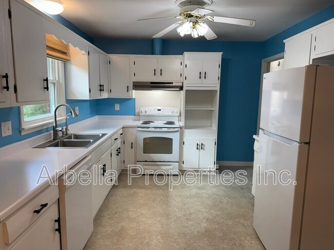 Building Photo - 1713 Seward Dr