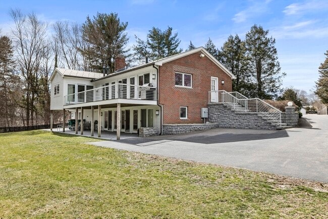 Building Photo - 744 Neponset St