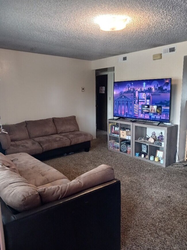 Building Photo - 2 Bed 1 Bath Orem Apartment by Orem Library