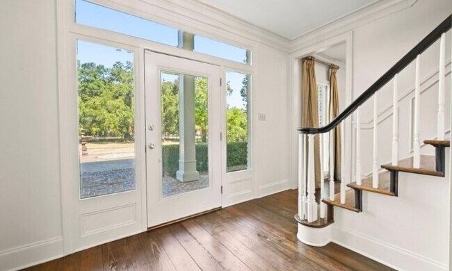 Foto del edificio - Grand 5BR Oasis with Courtyard & Outdoor K...