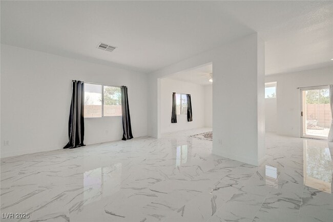 Foto del edificio - 1213 E Malibu Sands Ave