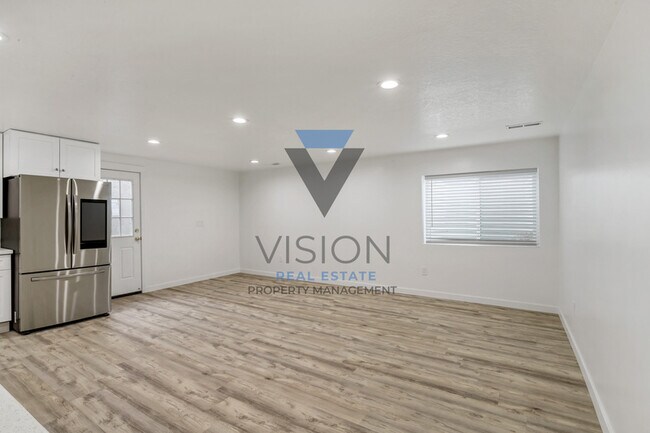 Building Photo - 173 E 460 N