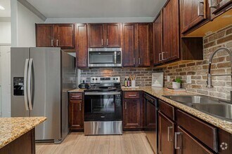 Building Photo - 10799 Memorial Dr