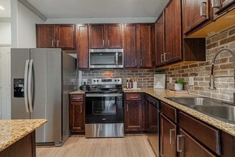 Building Photo - 10799 Memorial Dr