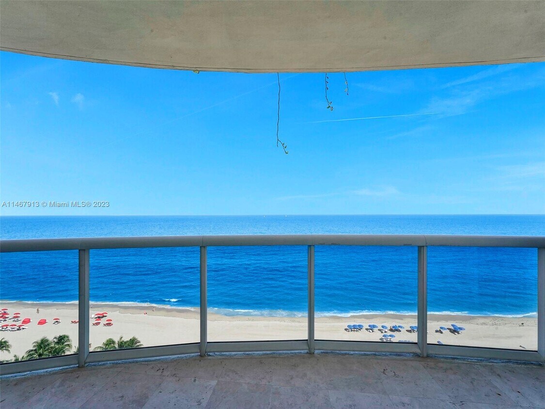 Primary Photo - 17555 Collins Ave