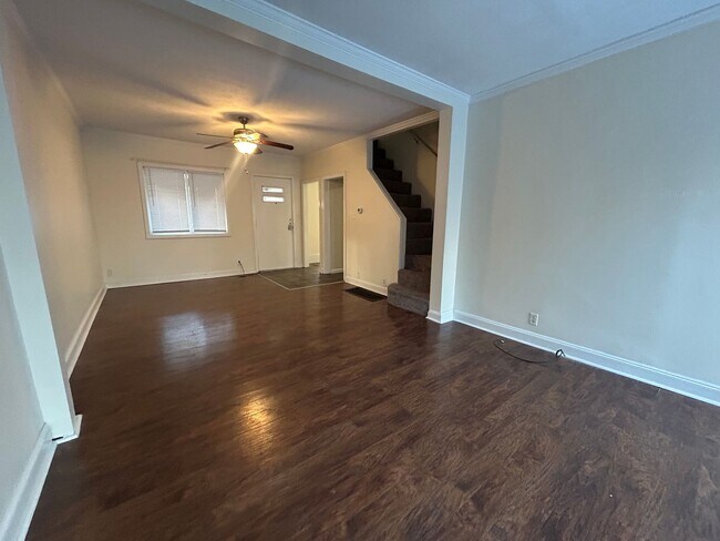 Foto del edificio - Beautiful 3 Bedroom Home with Large Back Yard and Deck!