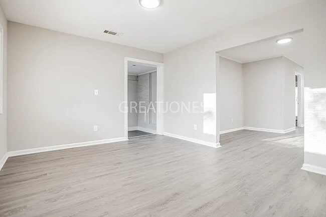 Building Photo - 1816 Wellborn Dr