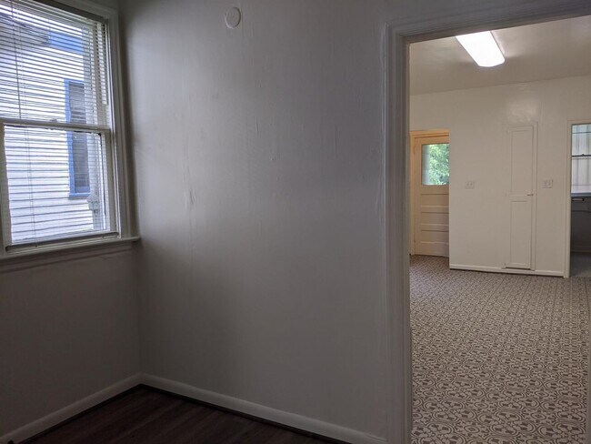 Foto del edificio - 620 12th Avenue East - A