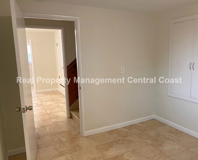 Building Photo - AVAILABLE NOW- Cozy 1 Bed / 1 Bath Pismo A...