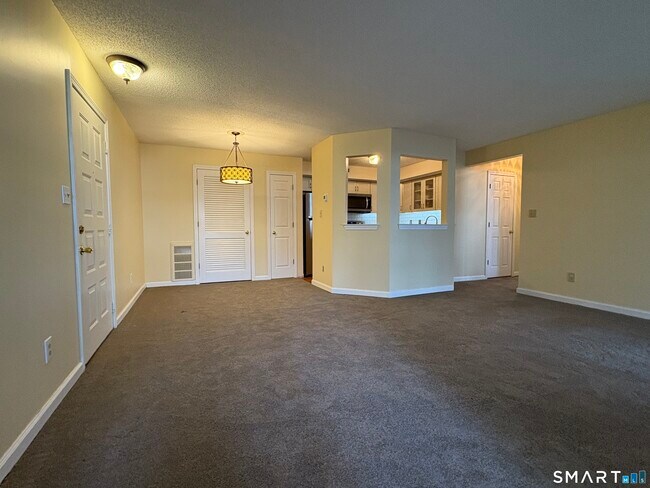 Foto del edificio - 15 Forest Glen Cir