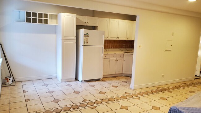 Kitchen - 6806 Eliot Ave