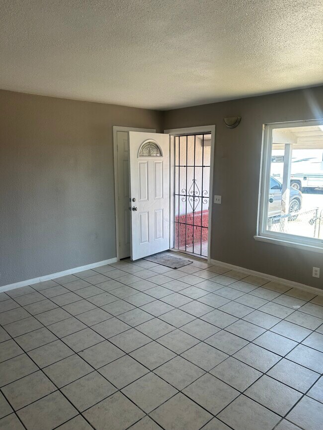 Foto del edificio - 6062 Vierra Ln
