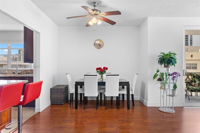 Building Photo - 1817 S Ocean Dr