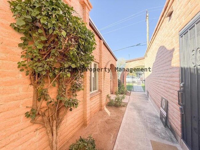 Building Photo - 3056 N 32nd St