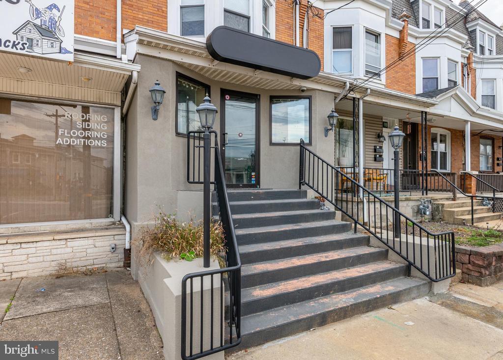 Primary Photo - 4 W Lancaster Ave