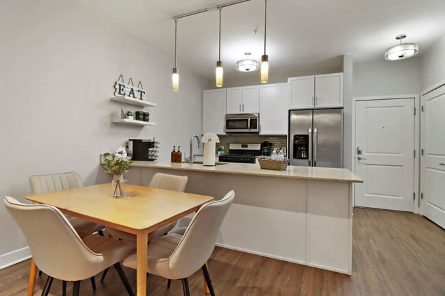 Foto del edificio - 255 N Addison Ave