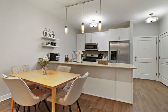 Foto del edificio - 255 N Addison Ave