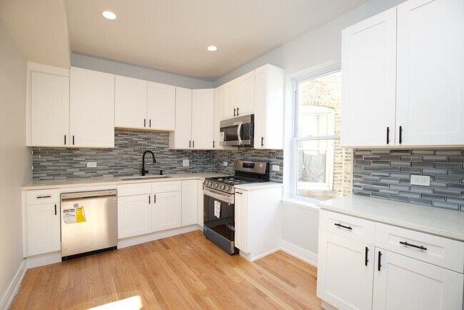 Foto del edificio - 4948 N Albany Ave