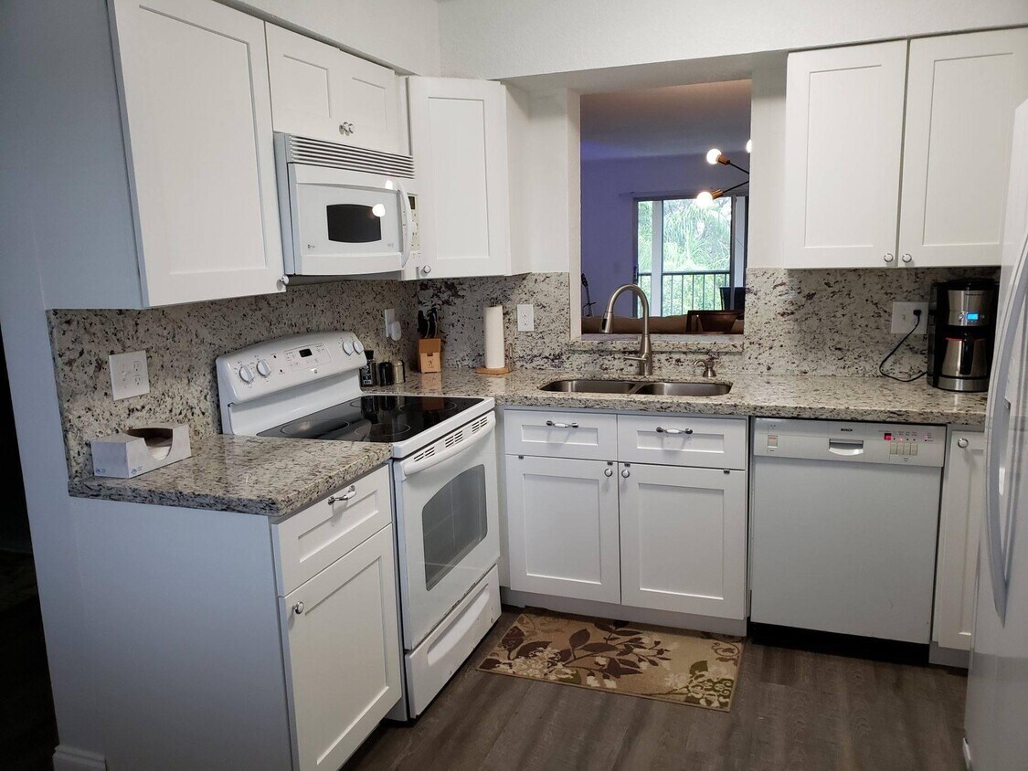 Foto principal - 7281 Amberly Ln
