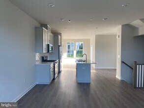 Building Photo - 130 Abramo Victor Dr