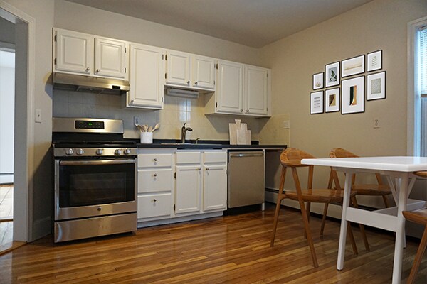 Building Photo - 250 River St