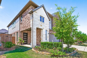 Building Photo - 6638 Albany Forest Ct