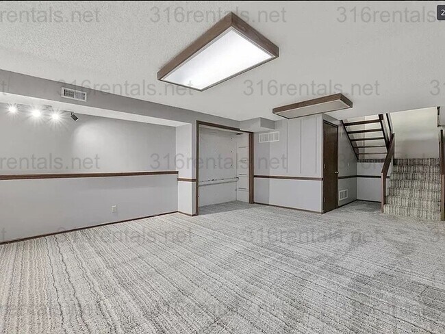 Foto del edificio - $1545 - 2 bed 2 bath - Duplex located in R...