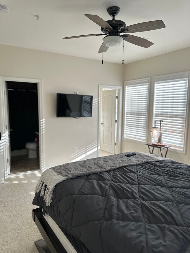 Building Photo - 600 Overlook Park Dr