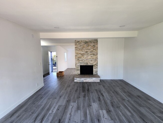 Foto del edificio - Newly remodeled 4-bedroom, 2-bath home just minutes from Knott’s Berry Farm