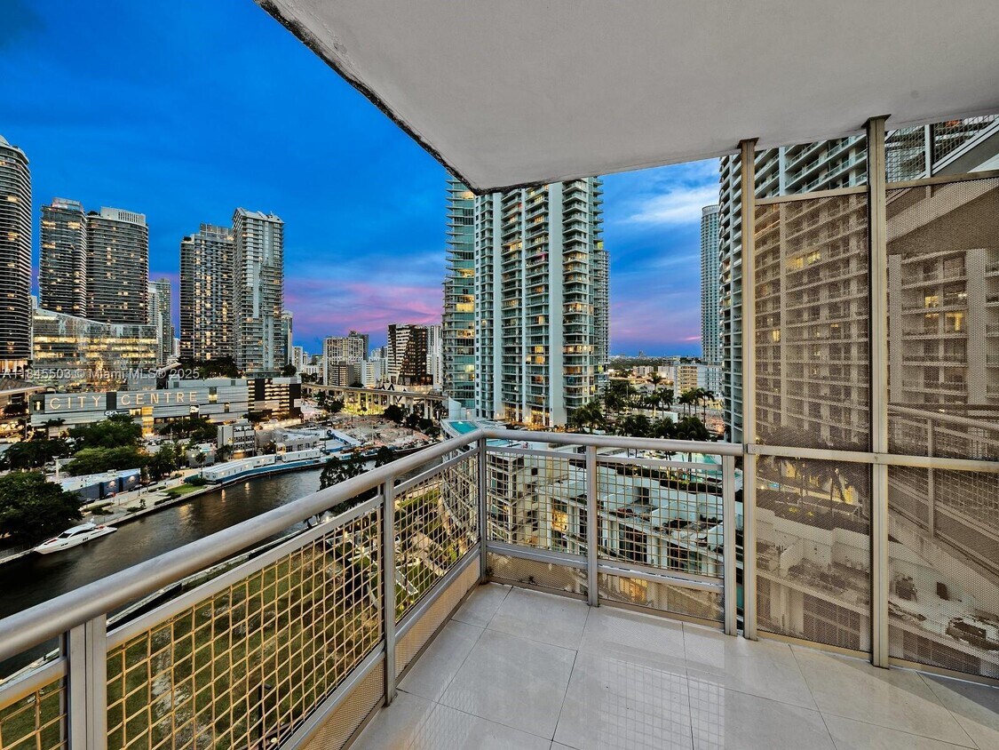 Primary Photo - 350 S Miami Ave