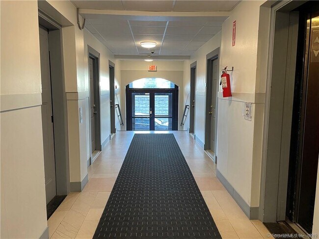 Foto del edificio - 213 Golden Hill St