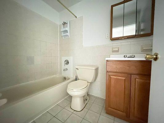 Foto del edificio - 3 bedroom in BRONX NY 10468