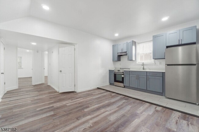 Foto del edificio - 156 Shepard Ave
