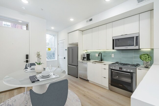 Photo - 2722 Hope St Apartment