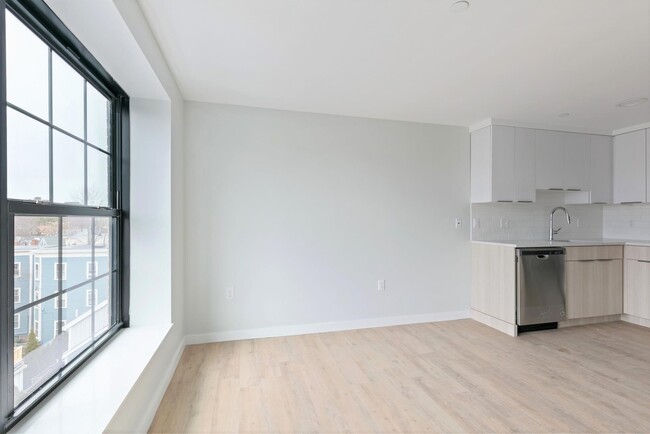 Building Photo - 22 Soden St