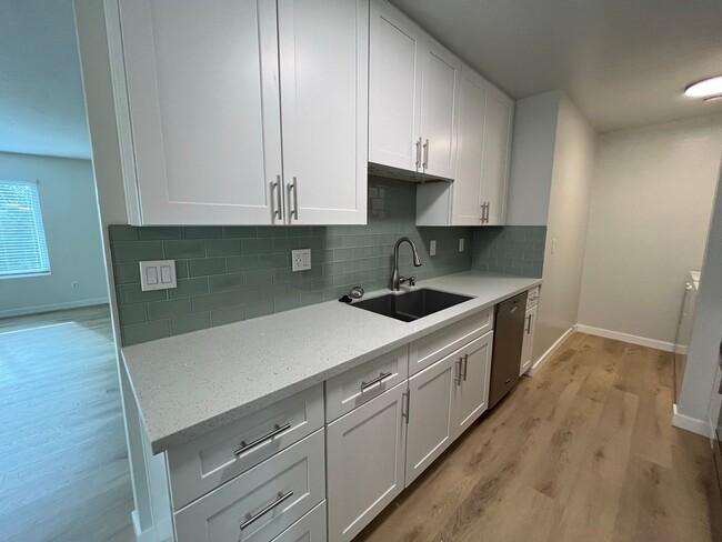 Foto del edificio - Condo for Rent in University City! 3 Bedro...