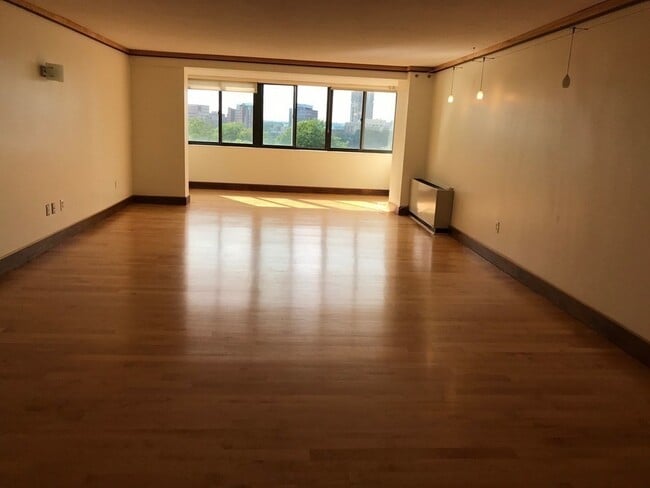 Building Photo - 8 Whittier Pl
