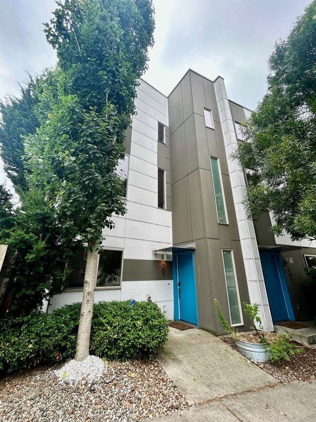 Building Photo - 707 McGraw St
